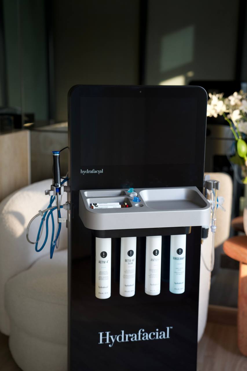Hydrafacial device at Detoxéa Clinic treatment room